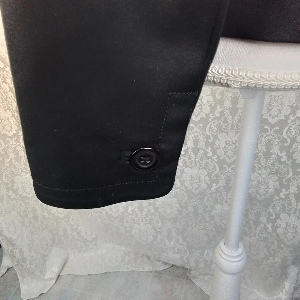 Banana Republic black 2 button closure stretch blazer size 4 - Picture 4 of 9